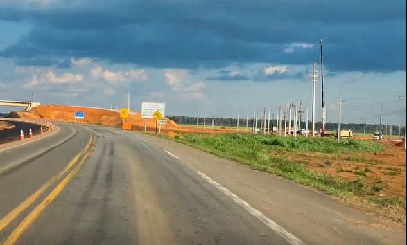 Após desavenças e paralisação, obras do viaduto que liga as BRs 364 e 435, nas proximidades de Vilhena, são retomadas