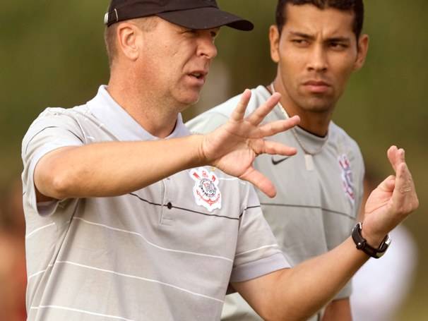 No Corinthians, Mano Menezes avisa: 'A gente sabe que o bicho vai pegar'