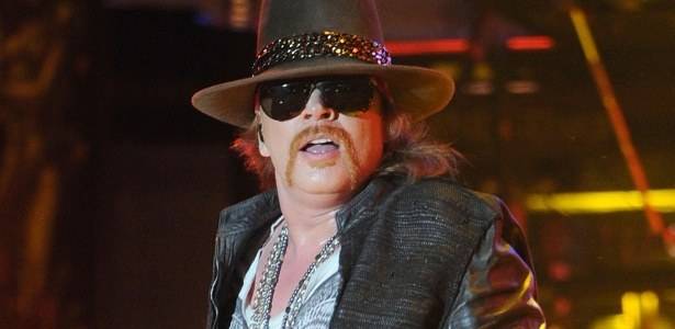 Após 20 anos sem falar em público, Axl Rose vai dar entrevista ao vivo em outubr