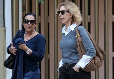 Marília Gabriela almoça com amigas no Rio de Janeiro