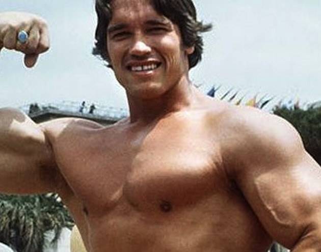 Meu pai me batia achava que era gay revela Arnold Schwarzenegger