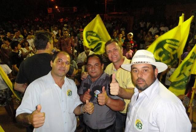 Briga cada vez mais acirrada entre Melki Donadon e Zé Rover beneficia Goebel