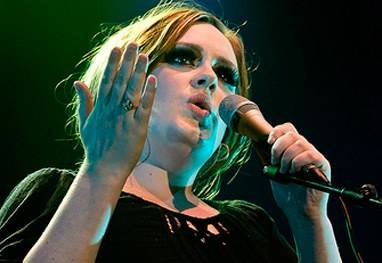 Apaixonada por James Bond, Adele quer conhecer casa de Ian Fleming, na Jamaica