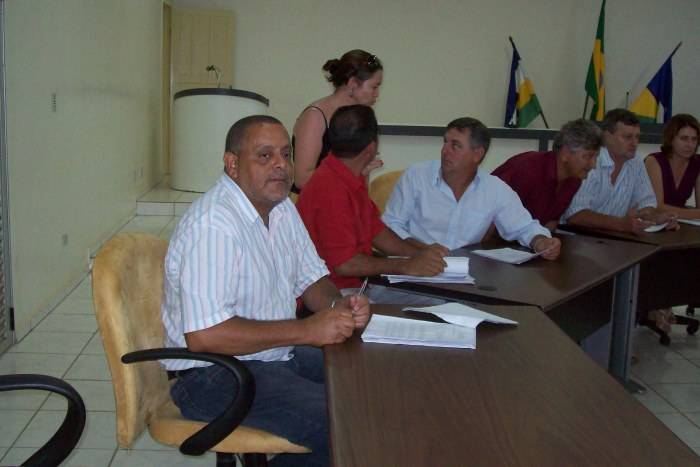 VEREADORES DÃO EXPLICAÇÕES A SERVIDORES SOBRE REJEIÇÃO DE PROJETOS