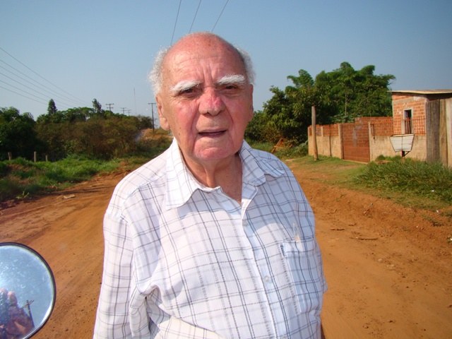 Advogado de 86 anos esquece documento e anda 3 km para votar em Vilhena