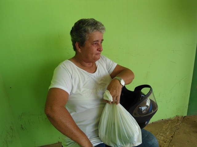 Calor faz eleitora de 54 anos passar mal em Vilhena; PM dá carona em viatura