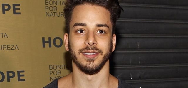 Junior Lima reclama de calcinhas grandes: "Aquilo é muito feio"
