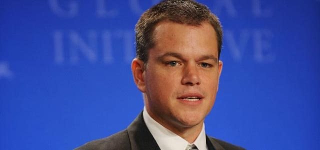 Tom Cruise e Matt Damon levam tapinhas de travesti em balada