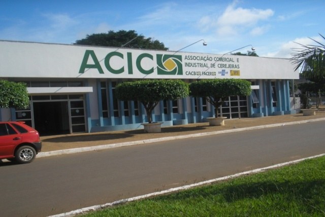 Aumenta a contratação de novos vendedores no comércio em Cerejeiras