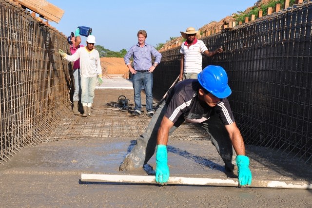 Prefeito visita obra milionária e diz que alagamentos vão acabar em Vilhena