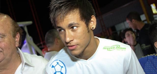 Neymar desmente boato de namoro com Bruna Marquezine: "Tô solteiro"