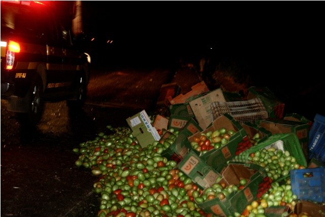  Três pessoas ficam feridas em capotamento na BR 364 em Vilhena 