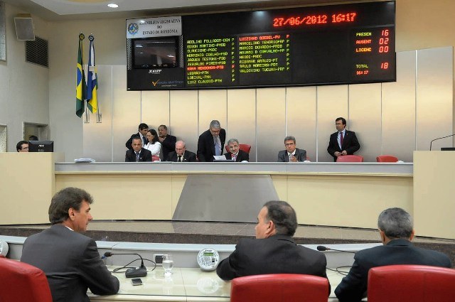 Deputados realizam sessão da Assembleia Legislativa na Câmara de Vilhena