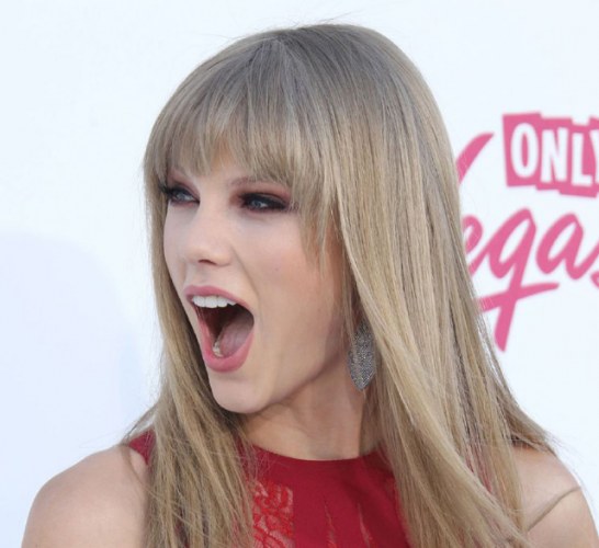 Taylor Swift está surpresa com sucesso de seu novo disco, "RED"