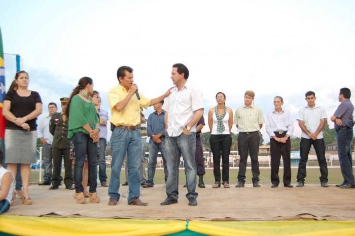 NATAN PARTICIPA DE DESFILE EM COLORADO