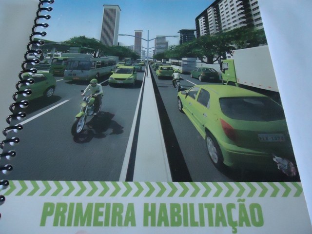 Em Cerejeiras, procura pela CNH sobe 30% depois dos reajustes, dizem autoescolas