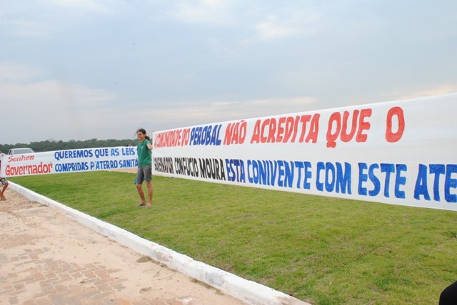 Moradores do Perobal protestam contra implantação de aterro sanitário na região 