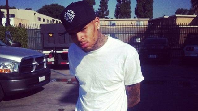 Chris Brown reclama por sempre o lembrarem de agressão à Rihanna
