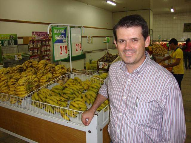 “irmão” de Mitt Romney, comerciante vilhenense torce por republicano nos EUA