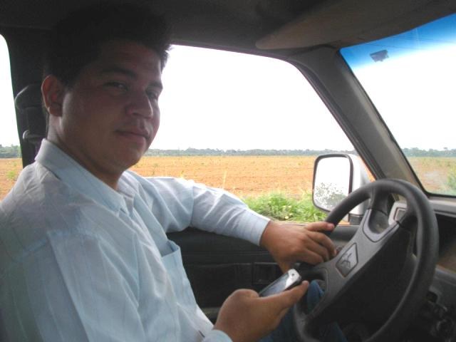 Jovem que capotou o carro ao atropelar macaco aguarda por cirurgia no pé