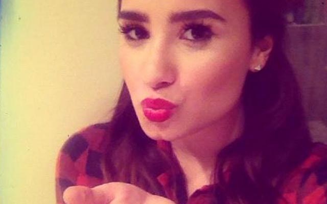 Demi Lovato agradece fãs por apoio em crise: "Não estaria viva sem vocês"