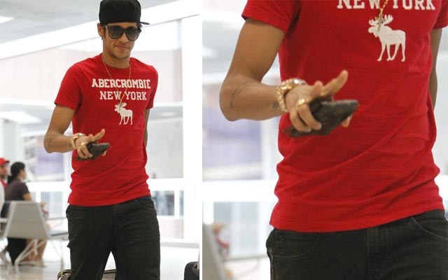 Neymar nega namoro: "Deixa eu usar a minha aliança em paz"