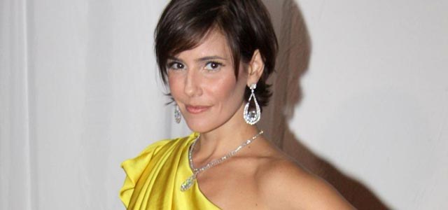 Deborah Secco abre o jogo: "Faz parte do relacionamento receber joias"