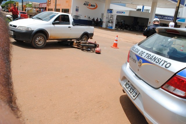Acidente na Avenida Paraná deixa motoqueiro ferido   