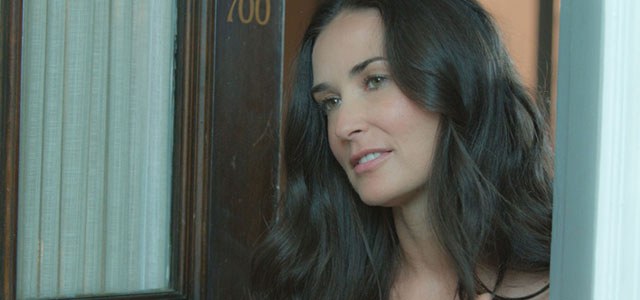 Um mês depois de jogador de basquete, Demi Moore está namorando outro