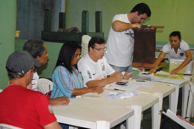 Começa apuração dos votos que decidirão o presidente da Asmuv