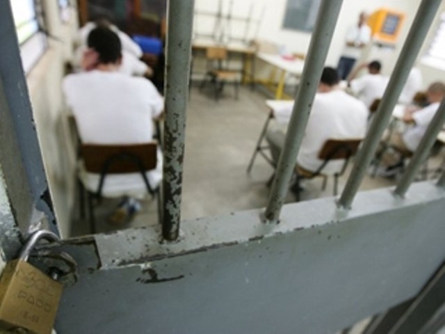 Presos do regime fechado e da Colônia Penal fazem provas do Enem em Vilhena