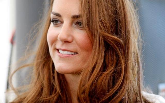Grávida, Kate Middleton deixa hospital: "Me sinto muito melhor"