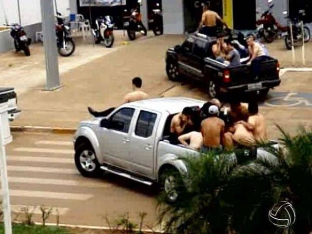Polícia mata 2 mulheres e 3 homens envolvidos em assalto a bancos em Comodoro