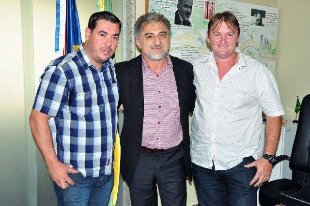 Presidente da Assembléia Legislativa promete ônibus para atletas vilhenenses