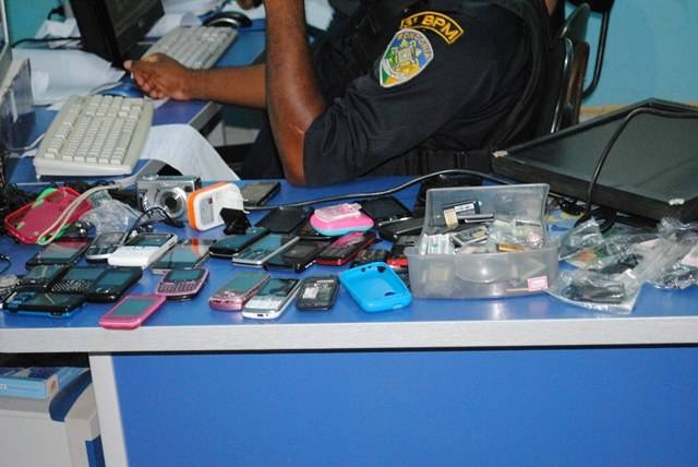 Menores são detidos acusados de furtarem loja de celulares no Centro de Vilhena