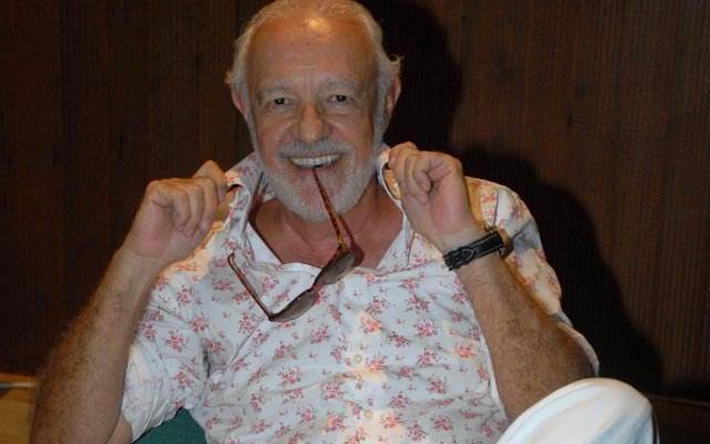 Após um mês e meio de internação, Ney Latorraca recebe alta de hospital