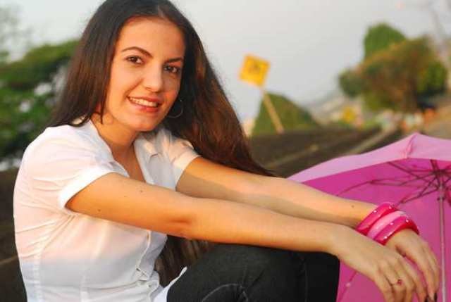 EVANGÉLICA VENDE CARRO PARA PAGAR GRAVAÇÃO DE CD DA FILHA