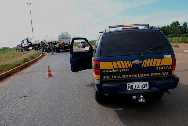 Acidente em rotatória da BR 364 deixa motociclista ferido em Vilhena