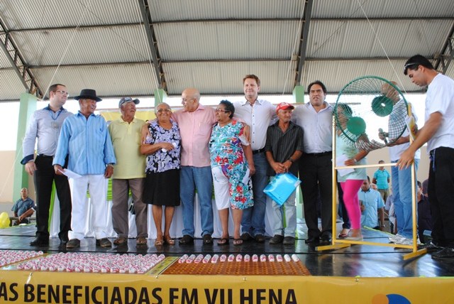 Centenas de pessoas acompanharam o sorteio de casas populares em Vilhena