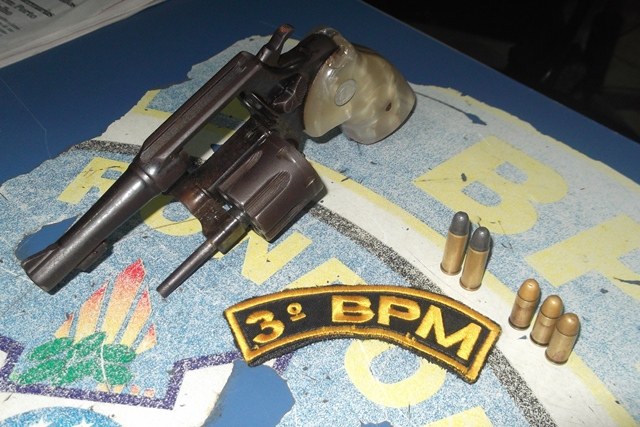 Rapaz que faria um “acerto de contas” é detido com revólver calibre 32 