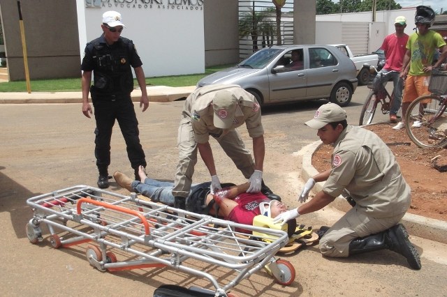 Acidente deixa motociclista ferido; motorista fugiu sem prestar socorro a vítima