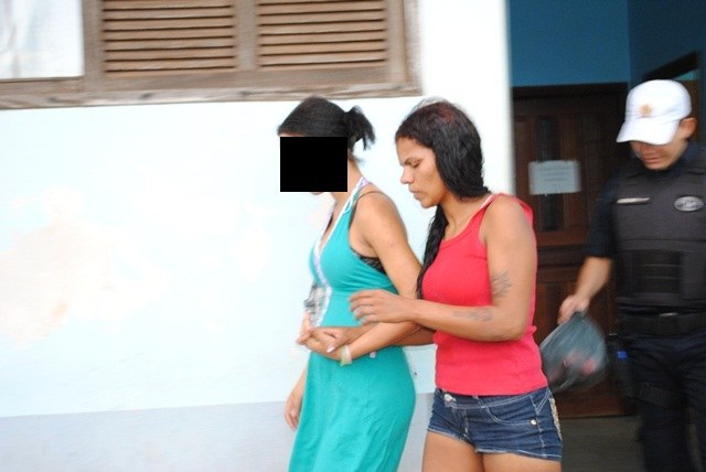 PM apreende arma e cerca de 3 kg de drogas em residência de suspeitos de assalto