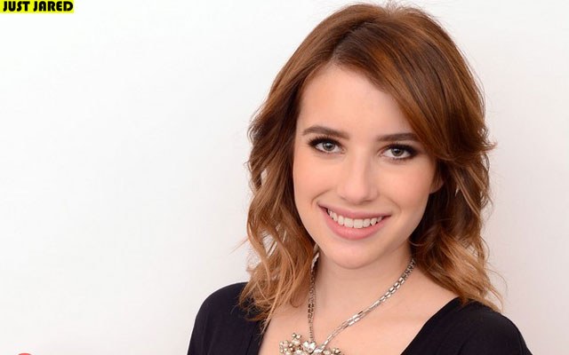 Emma Roberts diz que Jennifer Aniston é "maravilhosa" no pole dance