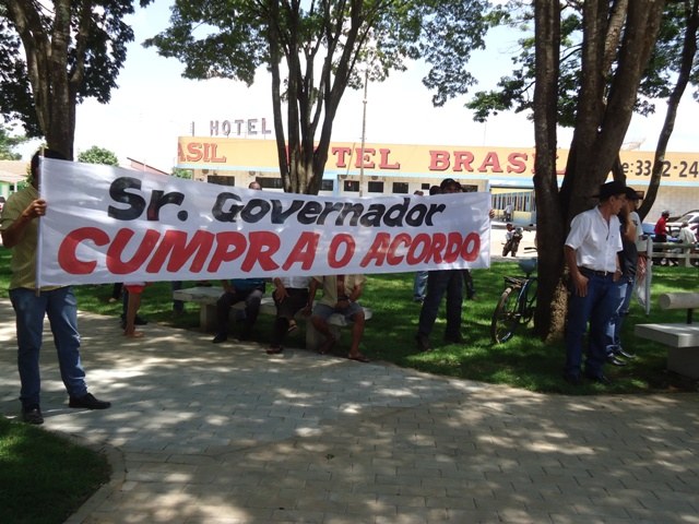 Em Cerejeiras, policiais em greve “recepcionam” governador com novo protesto