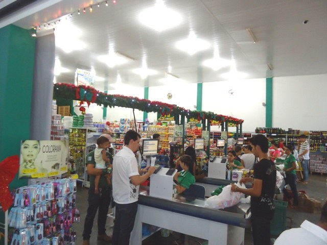 Animado, comércio de Cerejeiras se prepara para as vendas de Natal