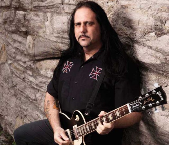 Após colapso no palco, Mike Scaccia, guitarrista do Ministry, morre aos 47 anos