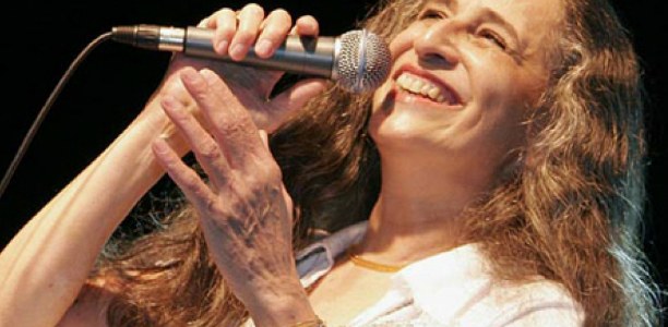 Maria Bethânia cancela shows