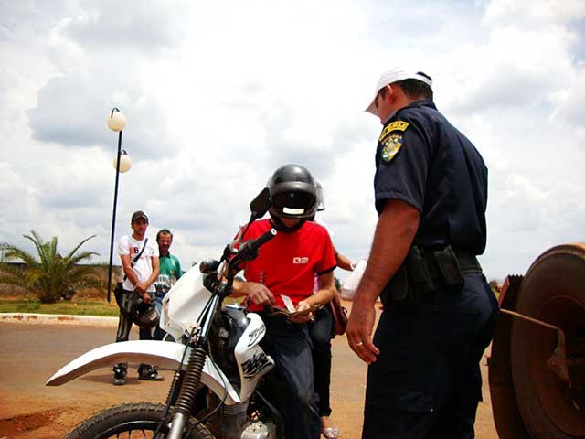 CARRETA ATROPELA DUAS MULHERES NA MELVIN JONES