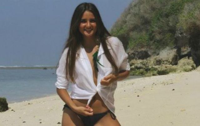 Com virgindade leiloada na internet, brasileira recebe laudo médico