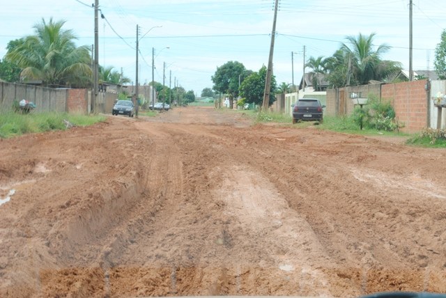 Chuvas deixam Rua 743, no bairro Bodanese, quase intransitável  